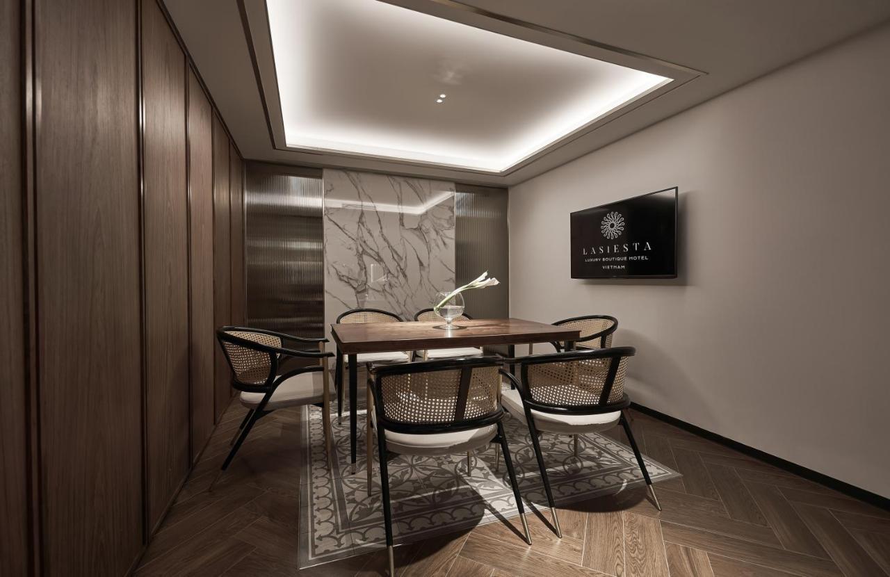 La Siesta Premium Saigon Hotel Хошимин Екстериор снимка A meeting room at the Amista business center