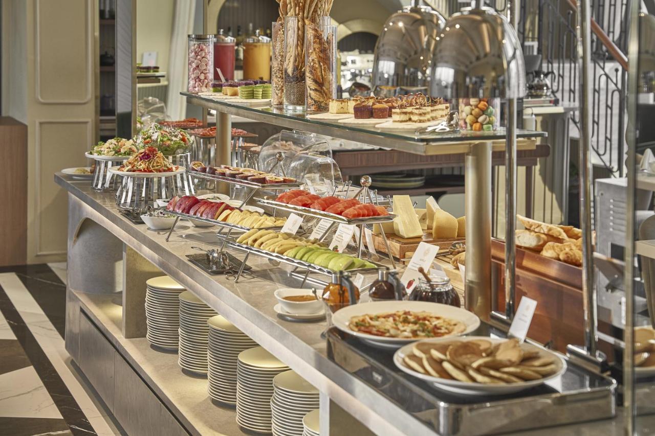 La Siesta Premium Saigon Hotel Хошимин Екстериор снимка A buffet